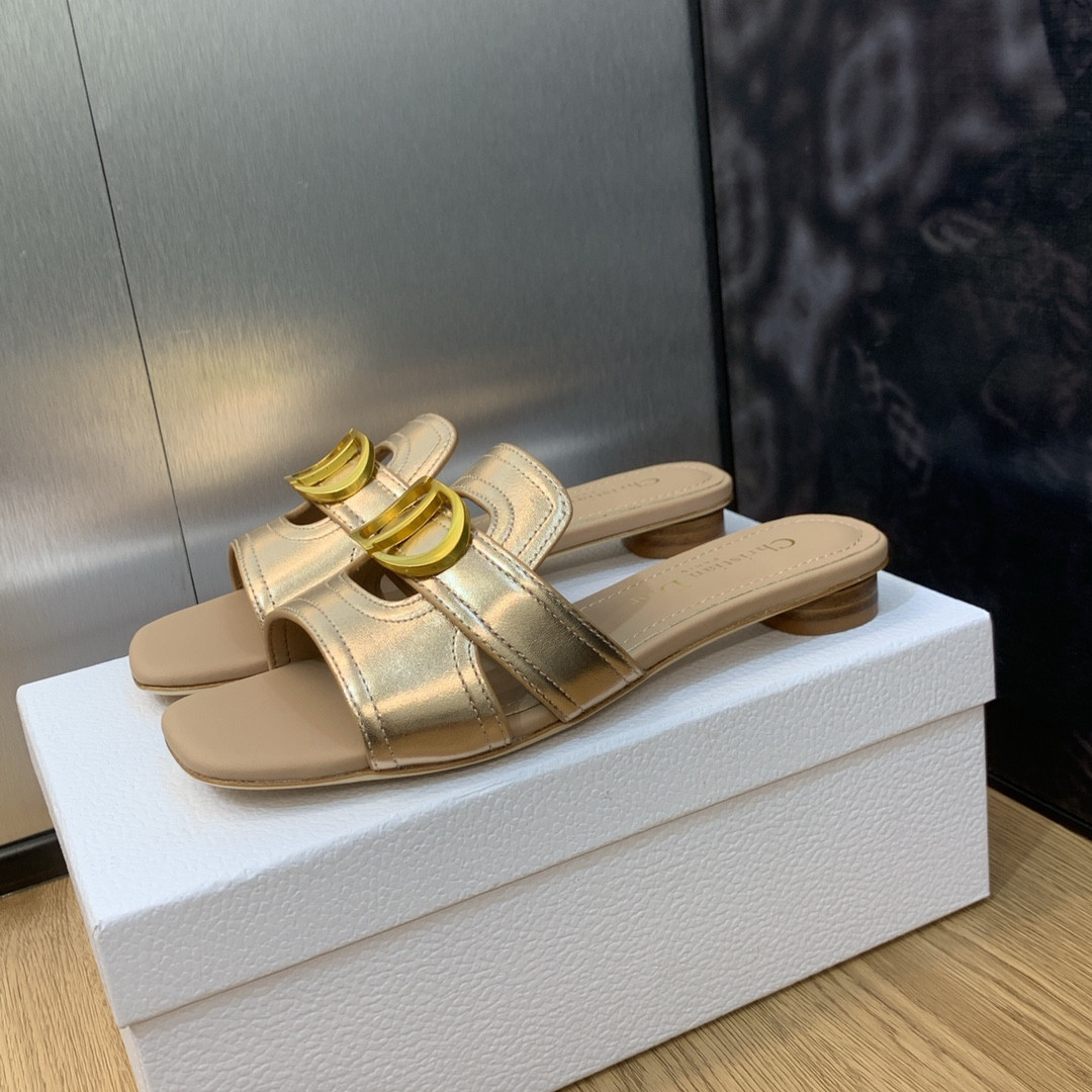 UA D10r 30 Montaigne Slide
