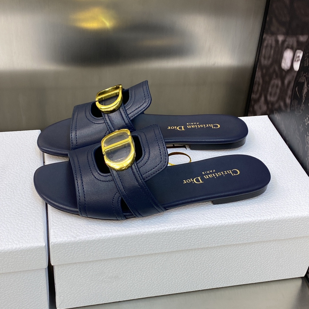 UA D10r 30 Montaigne Slide
