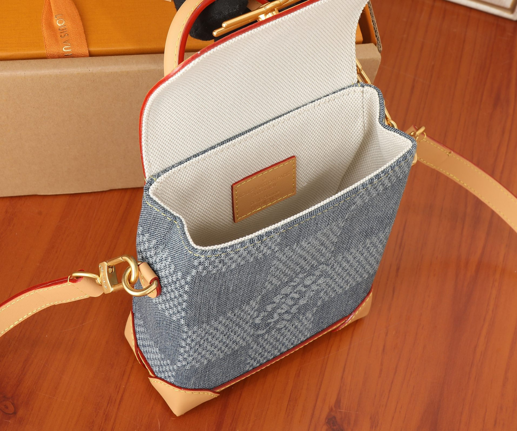 LV Nano Steamer N40751 5.9 x 7.1 x 2.8 inches