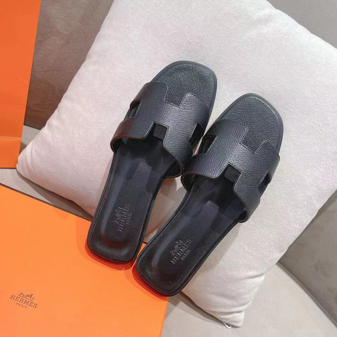 UA H**me5 Oran sandal