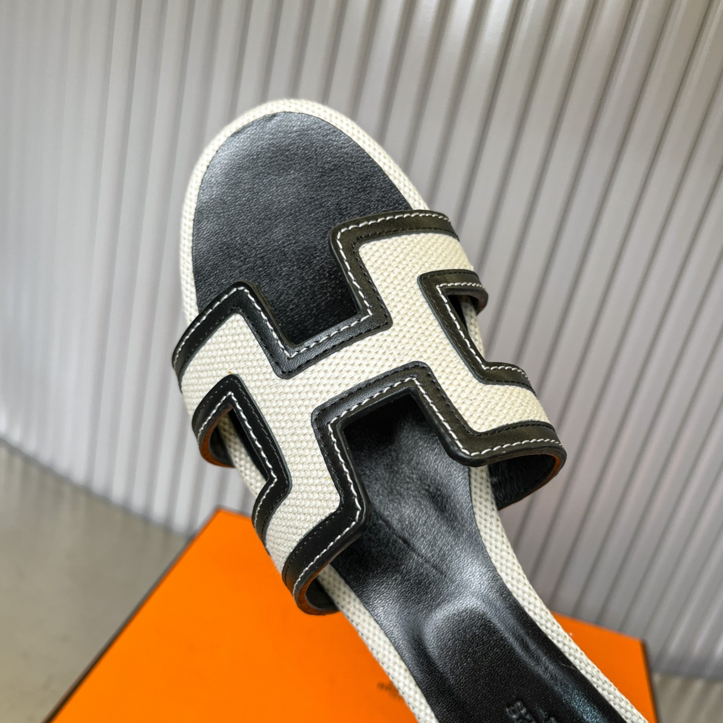 UA H**me5 Oasis sandal