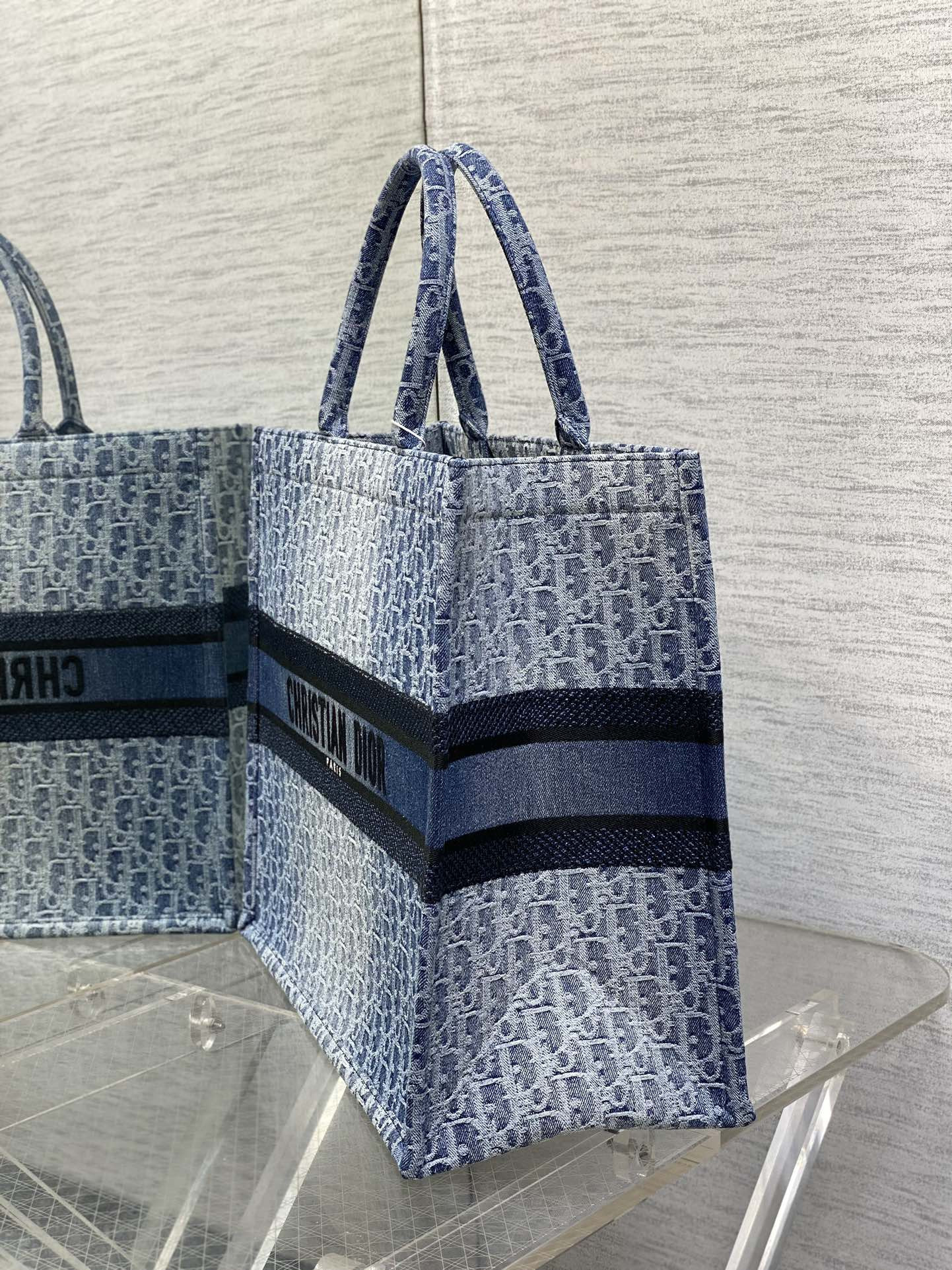 large d10r book tote blue De*1m d10r oblique jacquard  42 x 35 x 18.5 cm
