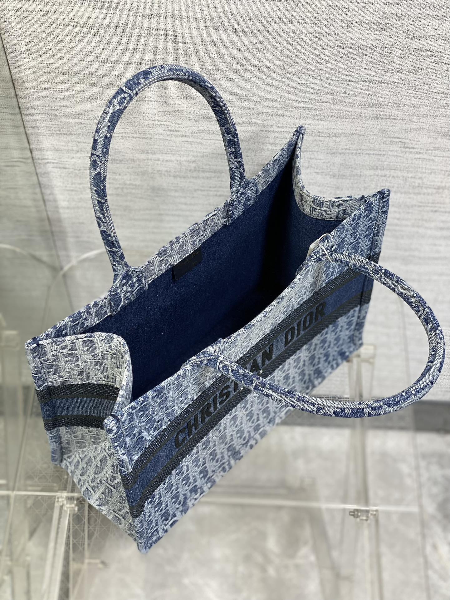 medium d10r book tote blue De*1m d10r oblique jacquard 36 x 27.5 x 16.5 cm