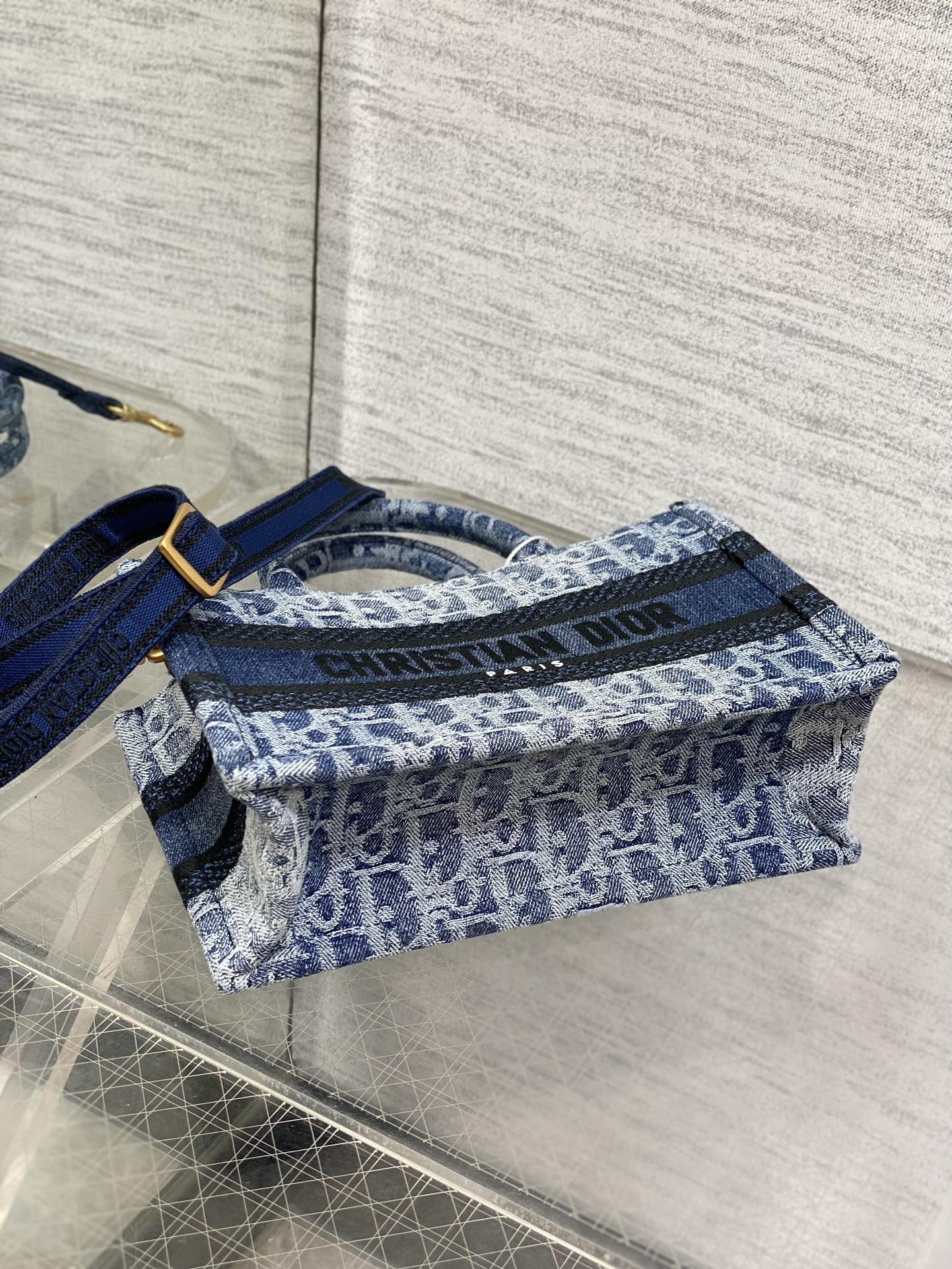 mini d10r book tote blue De*1m d10r oblique jacquard 21.5 x 13 x 7.5 cm
