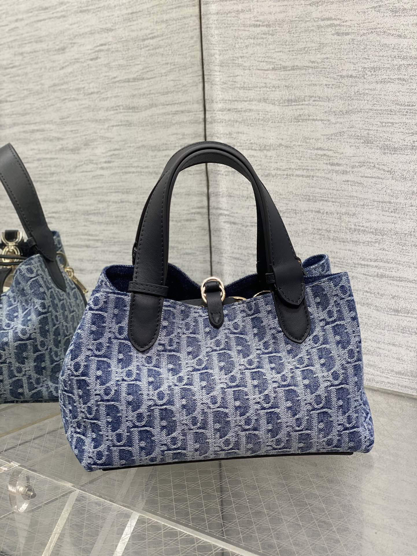 small d10r toujours bag  blue De*1m d10r oblique jacquard 23 x15 x15cm