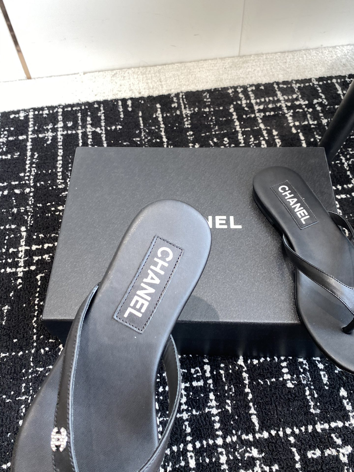 UA Ch**el THONGS