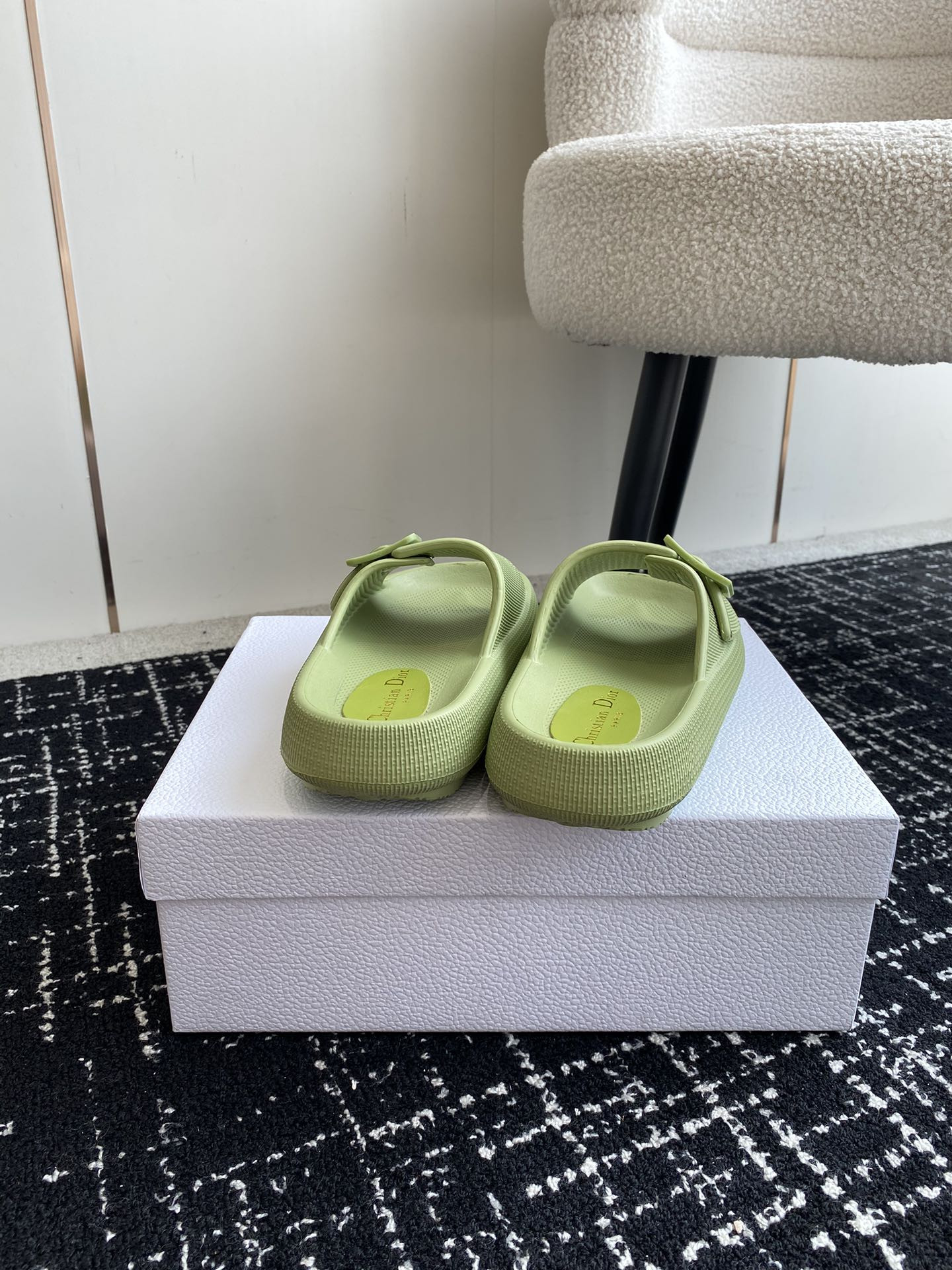 UA D10r Slide