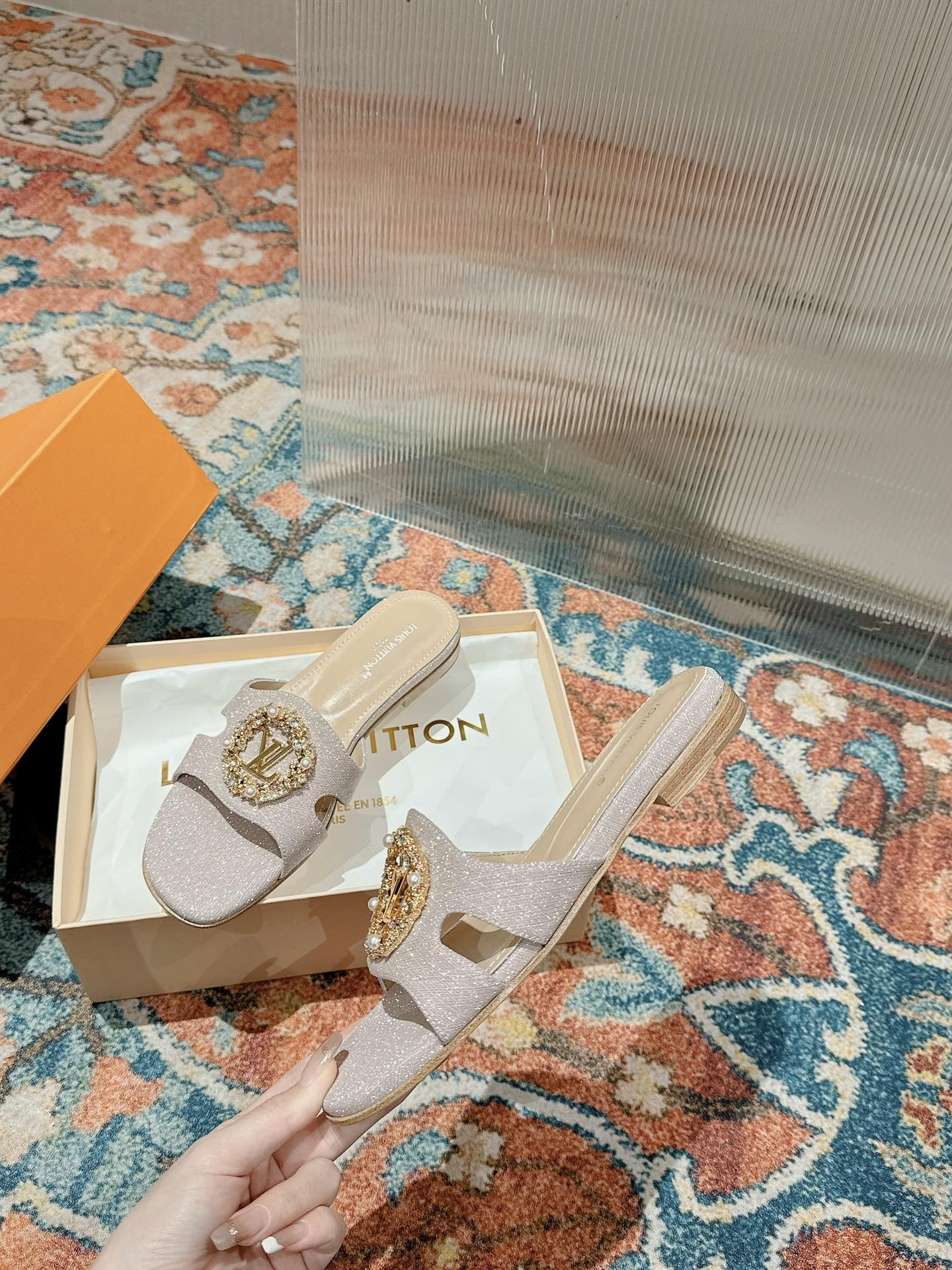 UA LV Flat Mule