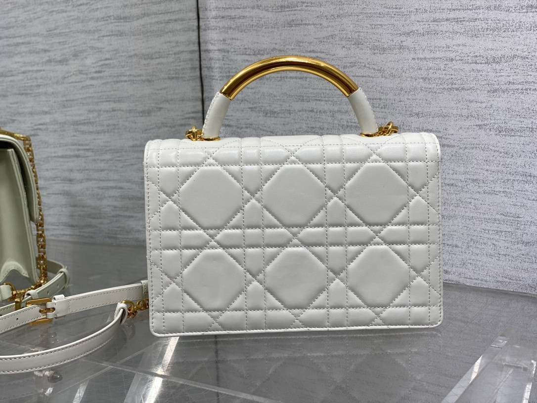 D10r Medium D10r Ange Bag Latte Macrocannage Calfskin 26 x 17 x 9 cm