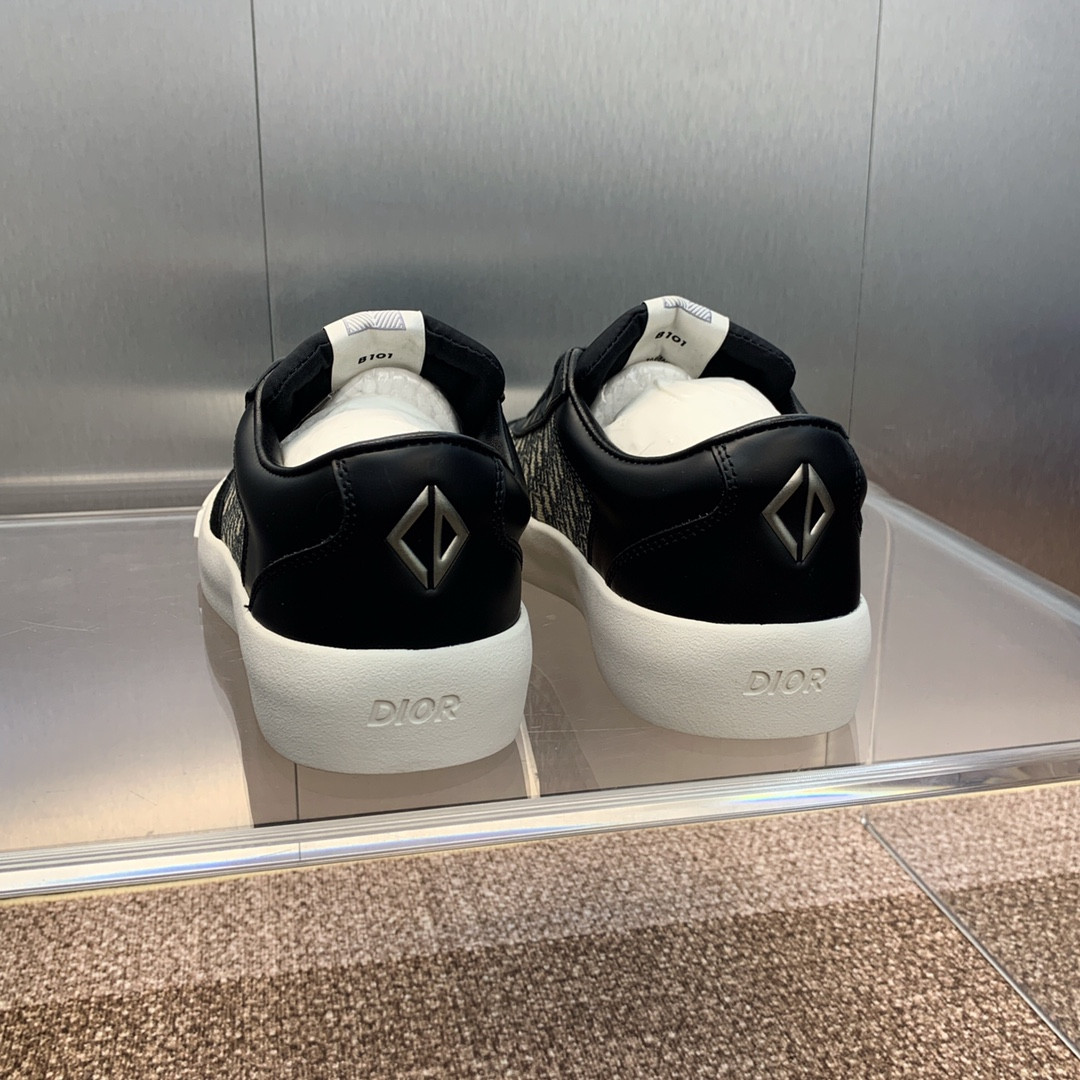 UA D10r B101 Sneaker