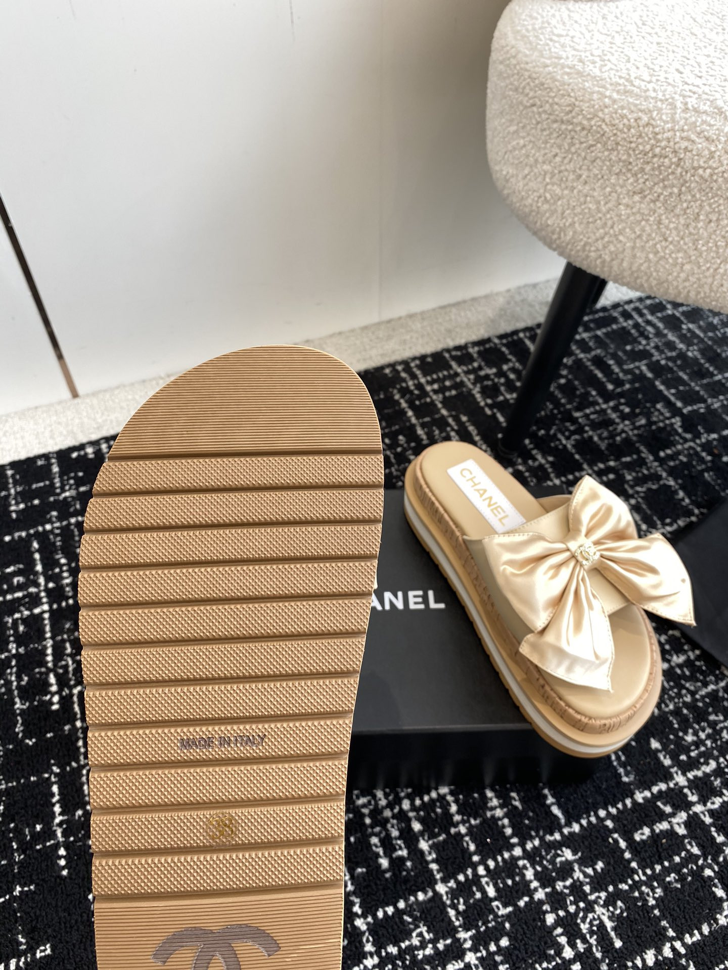 UA Ch**el PLATFORM SLIDES