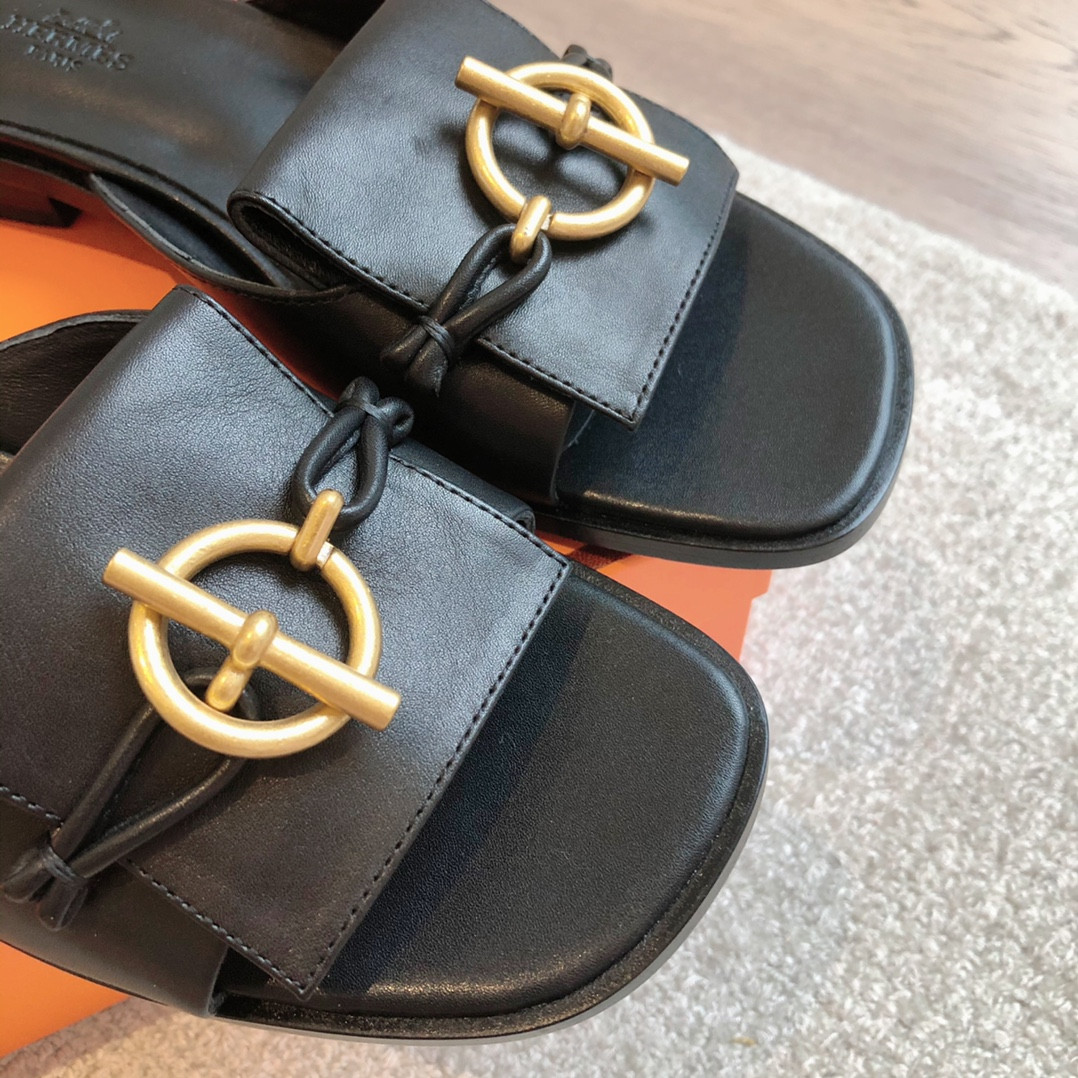 UA H**me5 Isle sandal