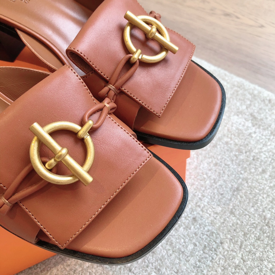 UA H**me5 Isle sandal