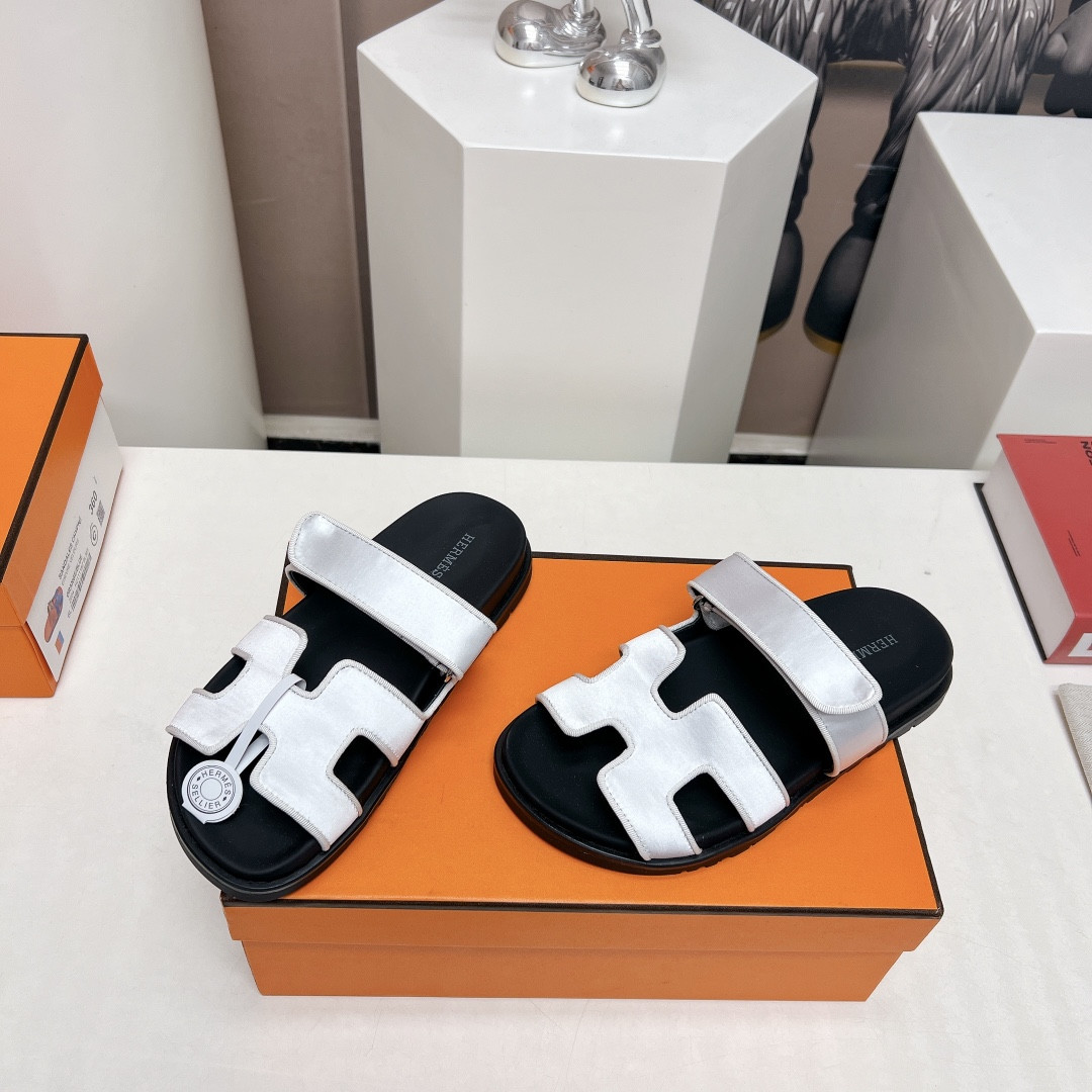 UA H**me5 Chypre sandal