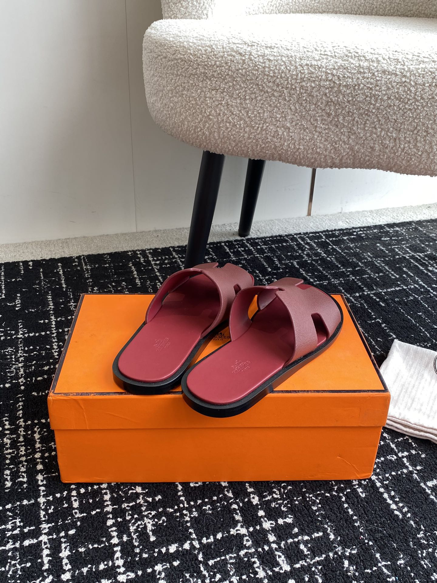 UA H**me5 Izmir sandal