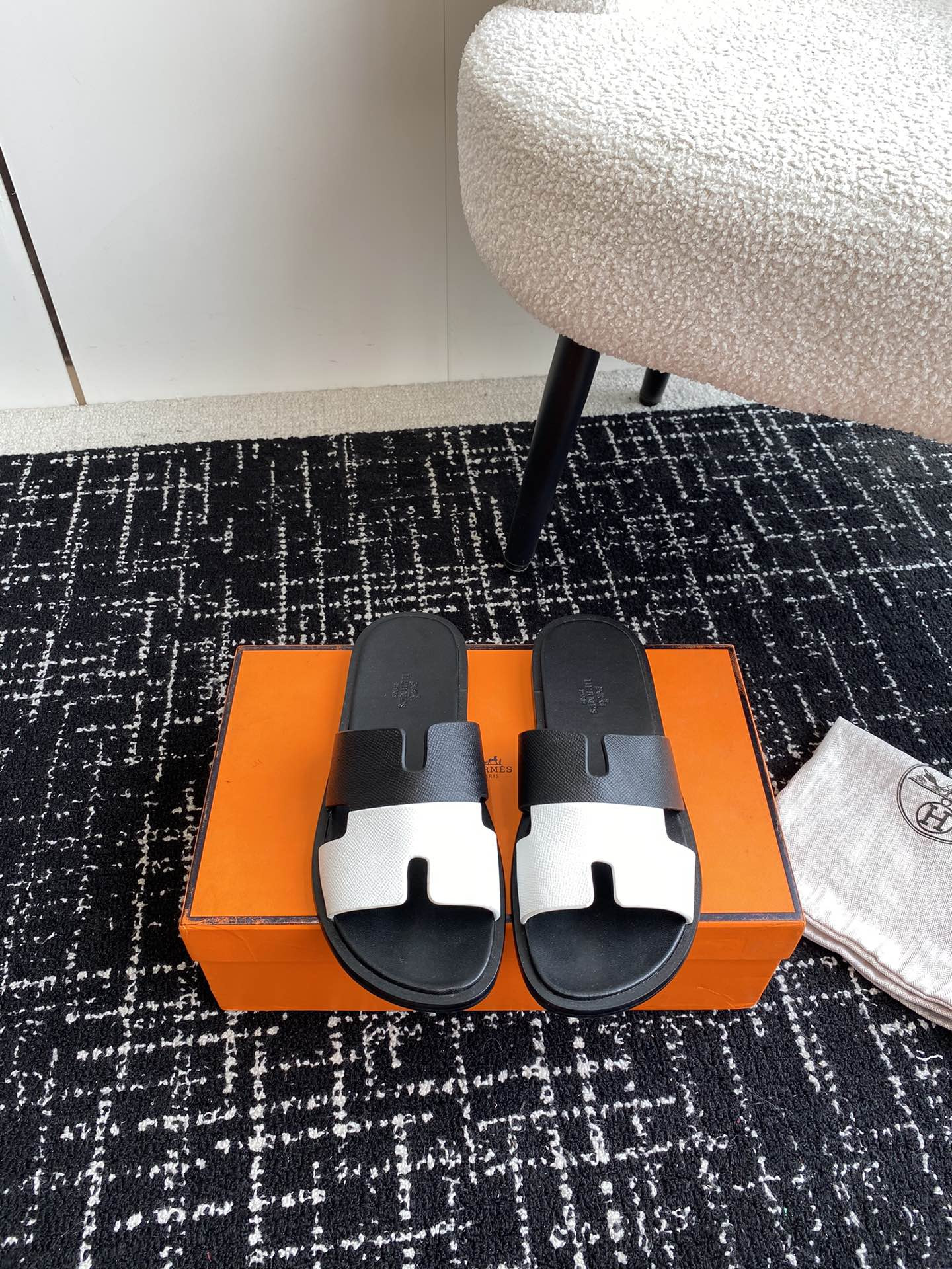 UA H**me5 Izmir sandal