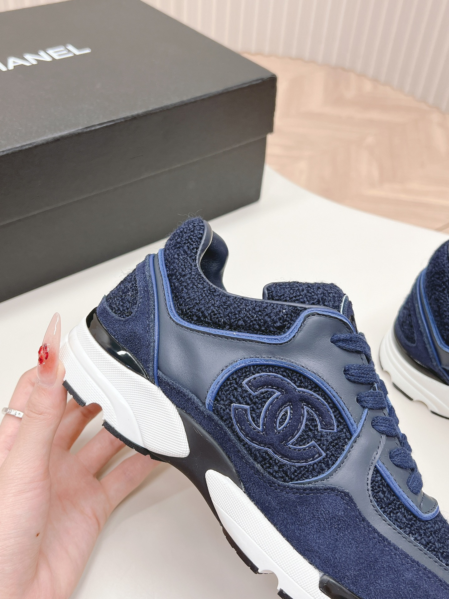 UA Ch**el SNEAKER