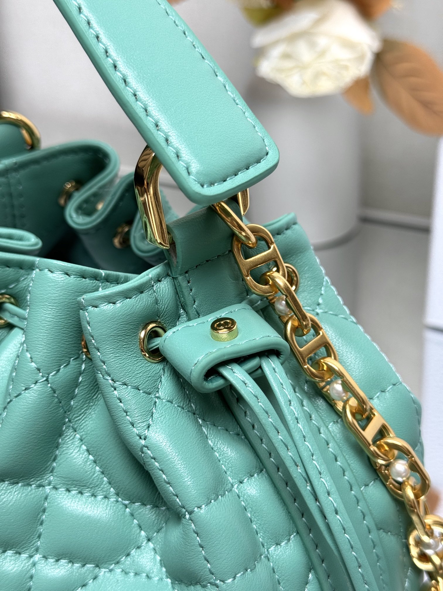 Small D10r Jolie Bucket Bag 17 x 16 x 10.5 cm