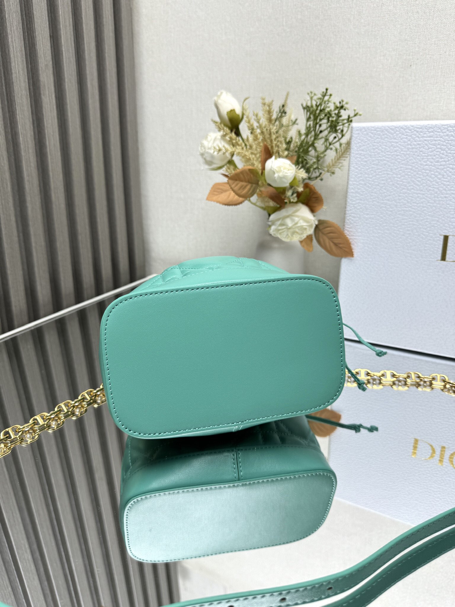 Small D10r Jolie Bucket Bag 17 x 16 x 10.5 cm