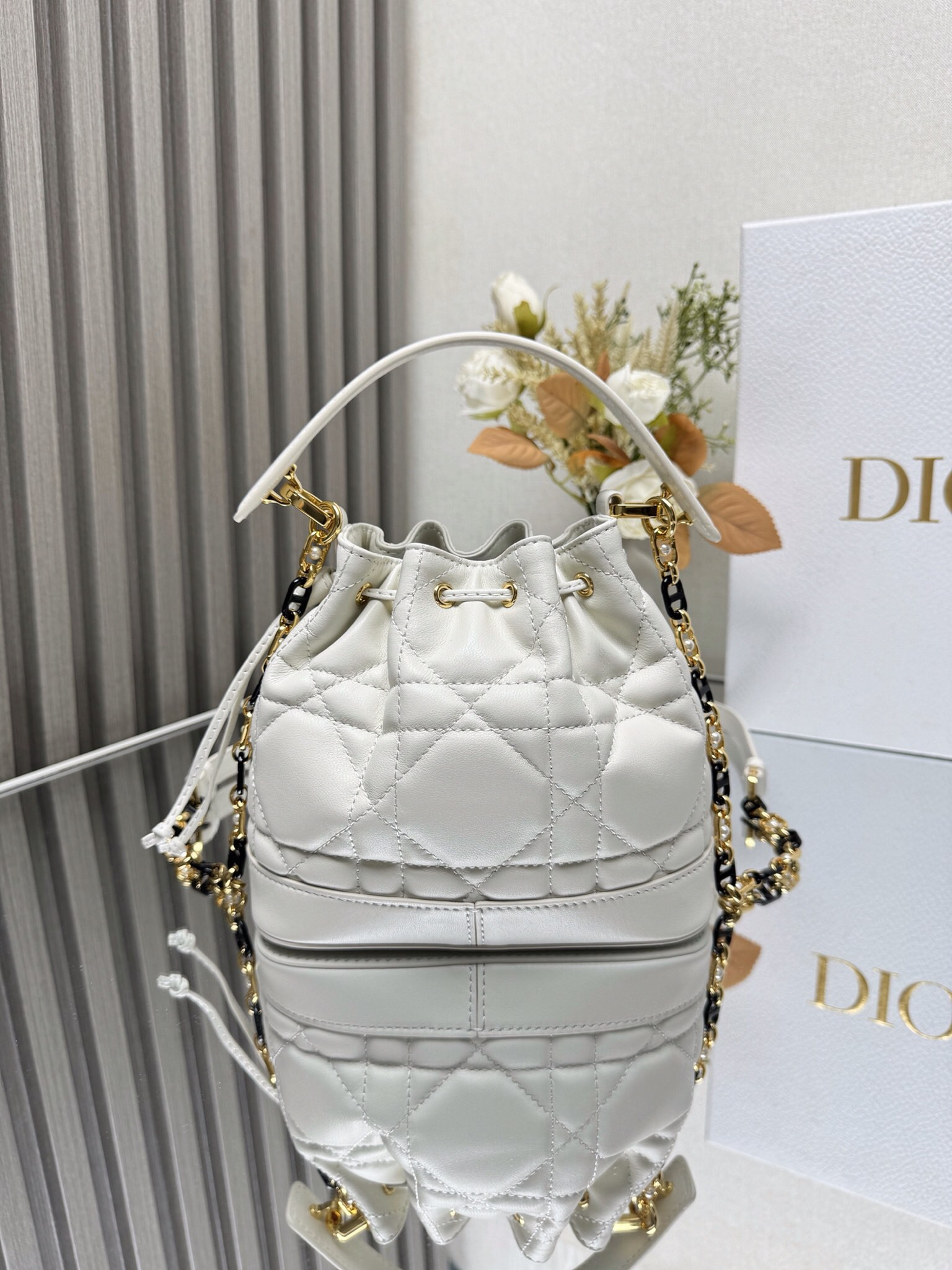 Small D10r Jolie Bucket Bag 17 x 16 x 10.5 cm