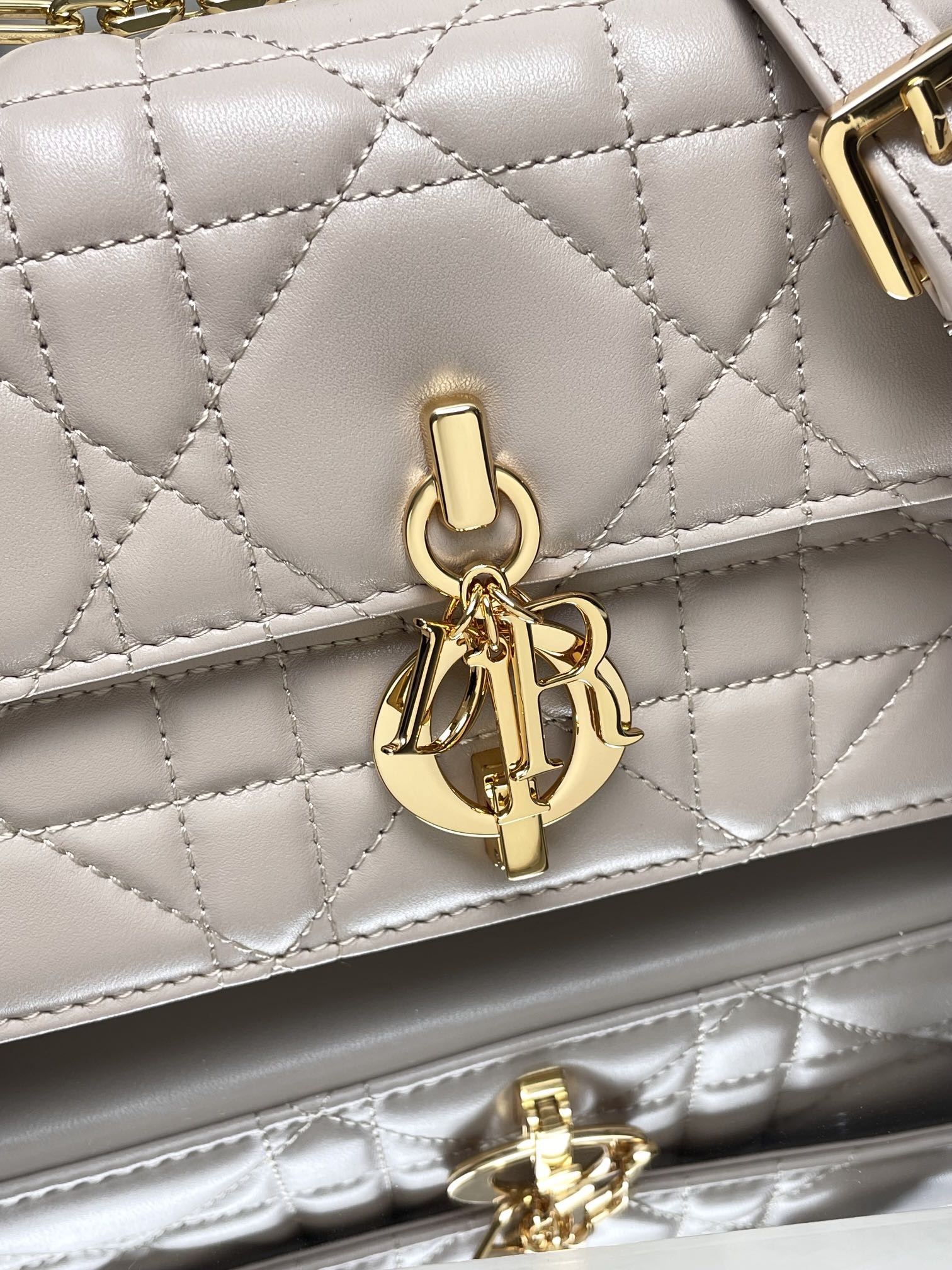 D10r Miss Daisy Mini Bag 22 x 12.5 x 4 cm