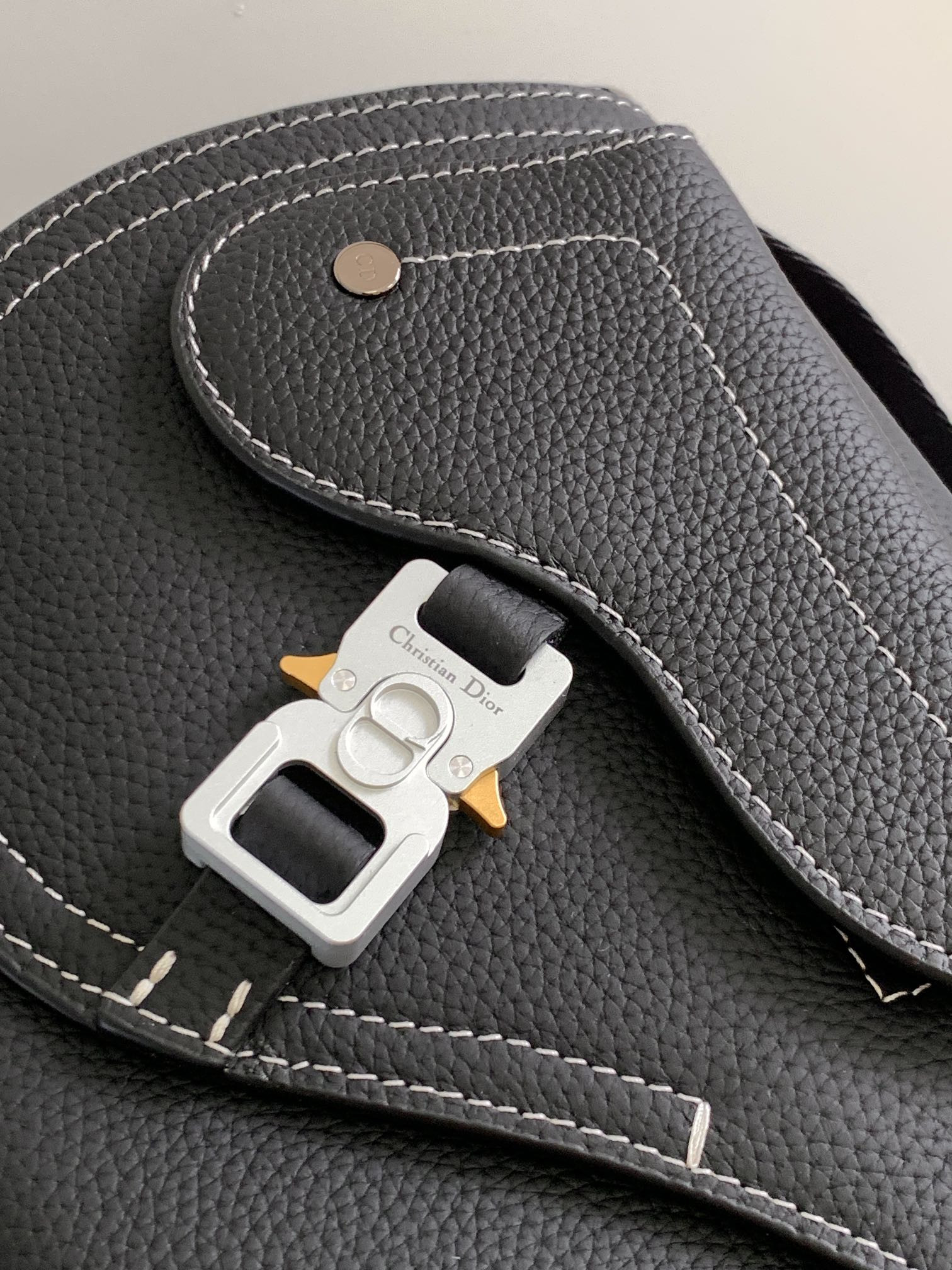 D10r Saddle Messenger Bag 24 x 16.5 x 5.5 cm