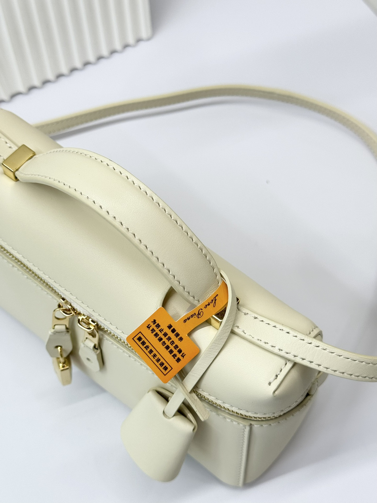 L0r0 P1ana Extra Pocket L19 Smooth Calfskin 11 x 19 x 6.5 cm