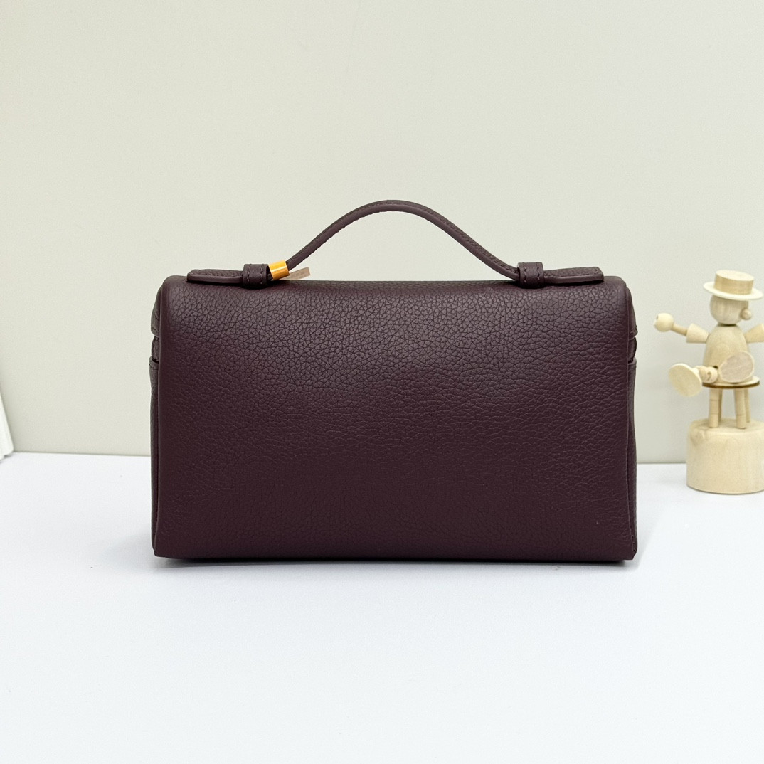 L0r0 P1ana Extra Pocket L19 Grained Calfskin 11 x 19 x 6.5 cm