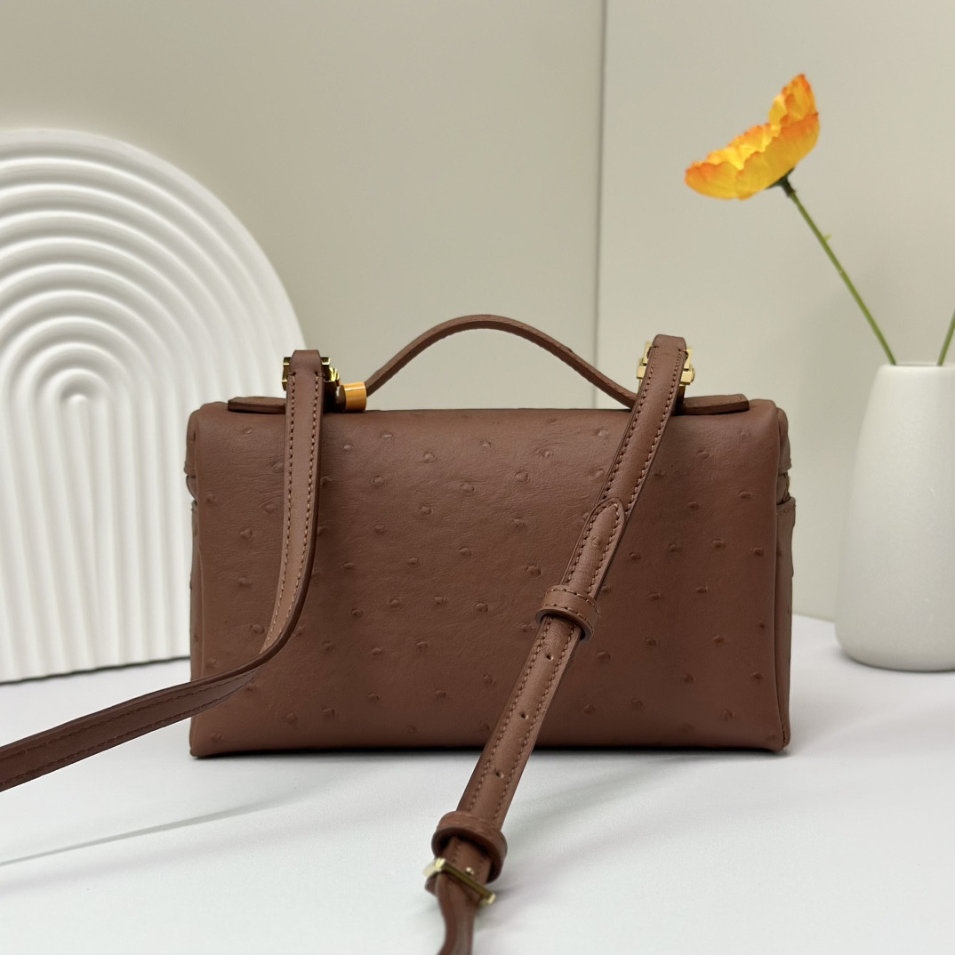 L0r0 P1ana Extra Pocket L19 Ostrich-grained Leather 11 x 19 x 6.5 cm