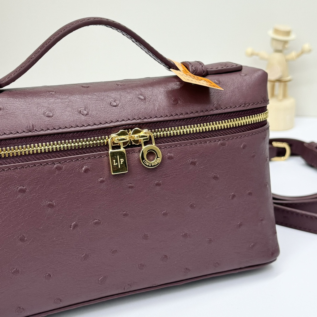 L0r0 P1ana Extra Pocket L19 Ostrich-grained Leather 11 x 19 x 6.5 cm