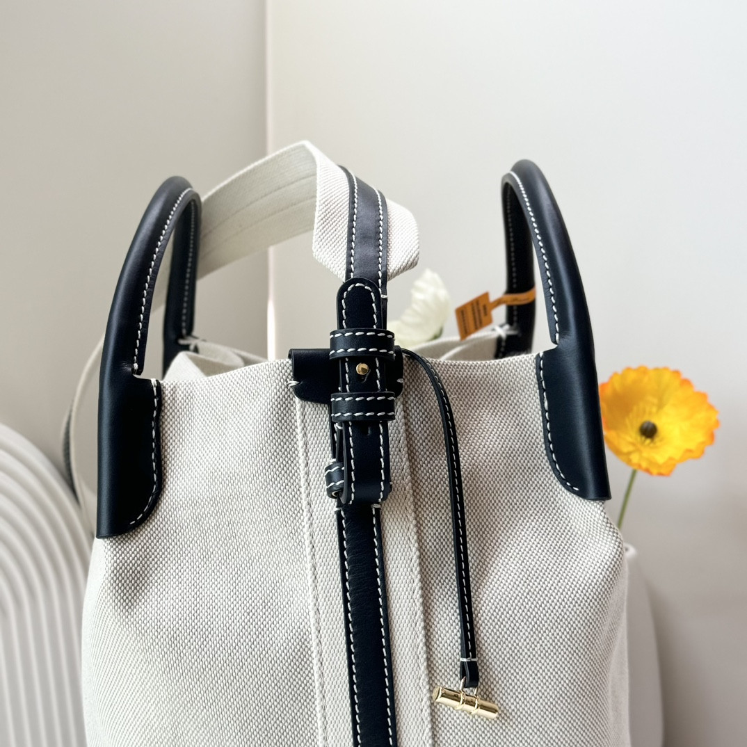 L0r0 P1ana Large Bale Bag 24 x 20 x 27 cm
