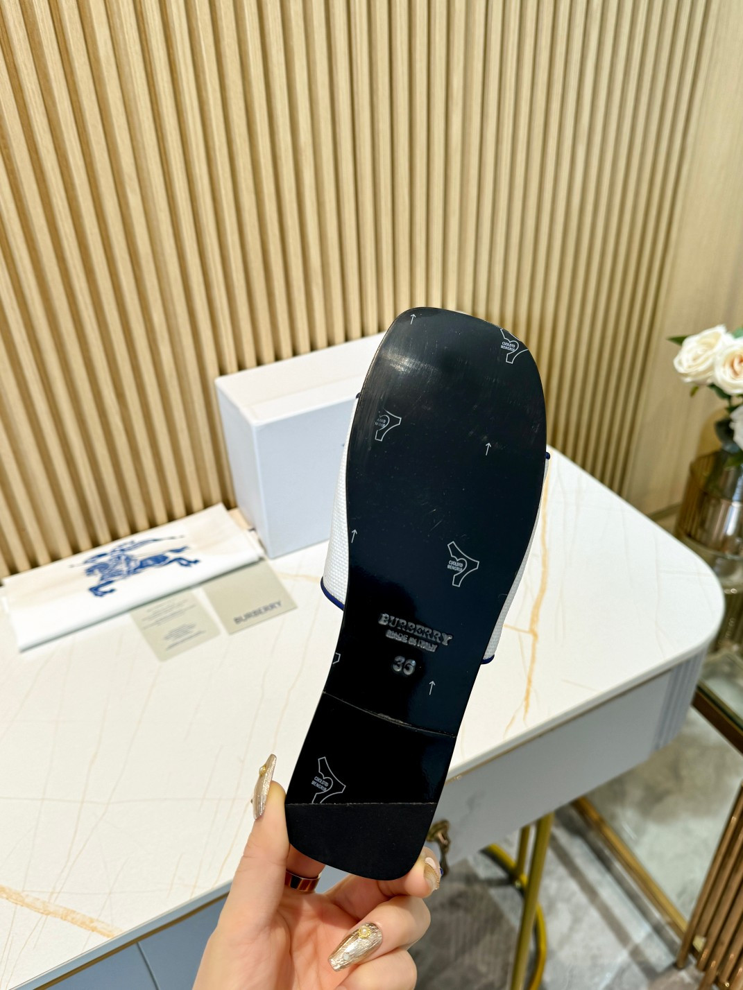 UA Bv*b*rry Slides