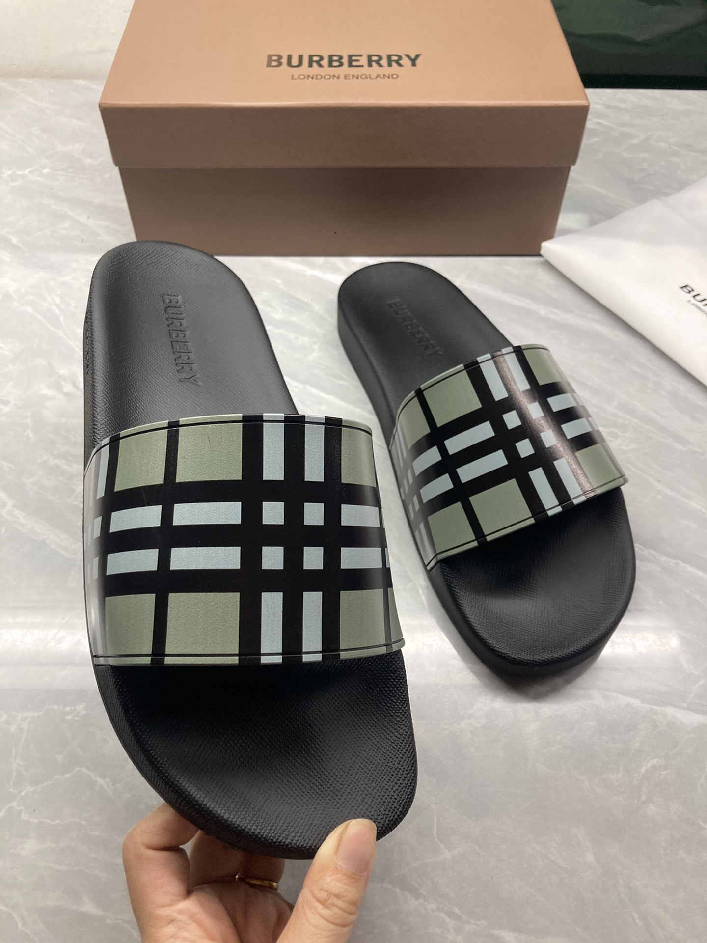 Bv*b*rry Check Slides
