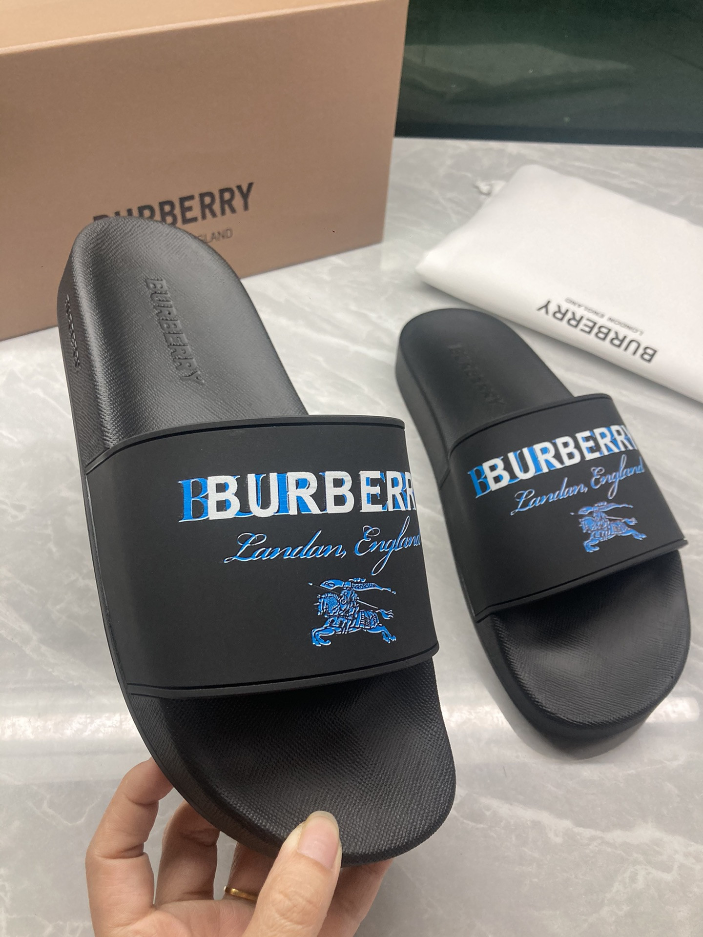 Bv*b*rry Slides