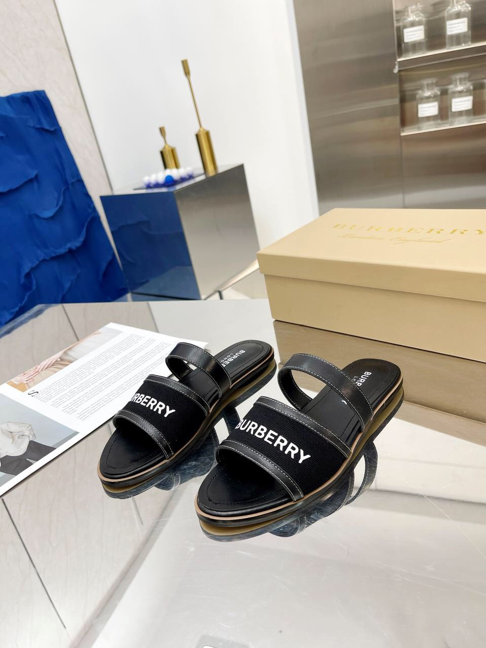 UA Bv*b*rry Slides