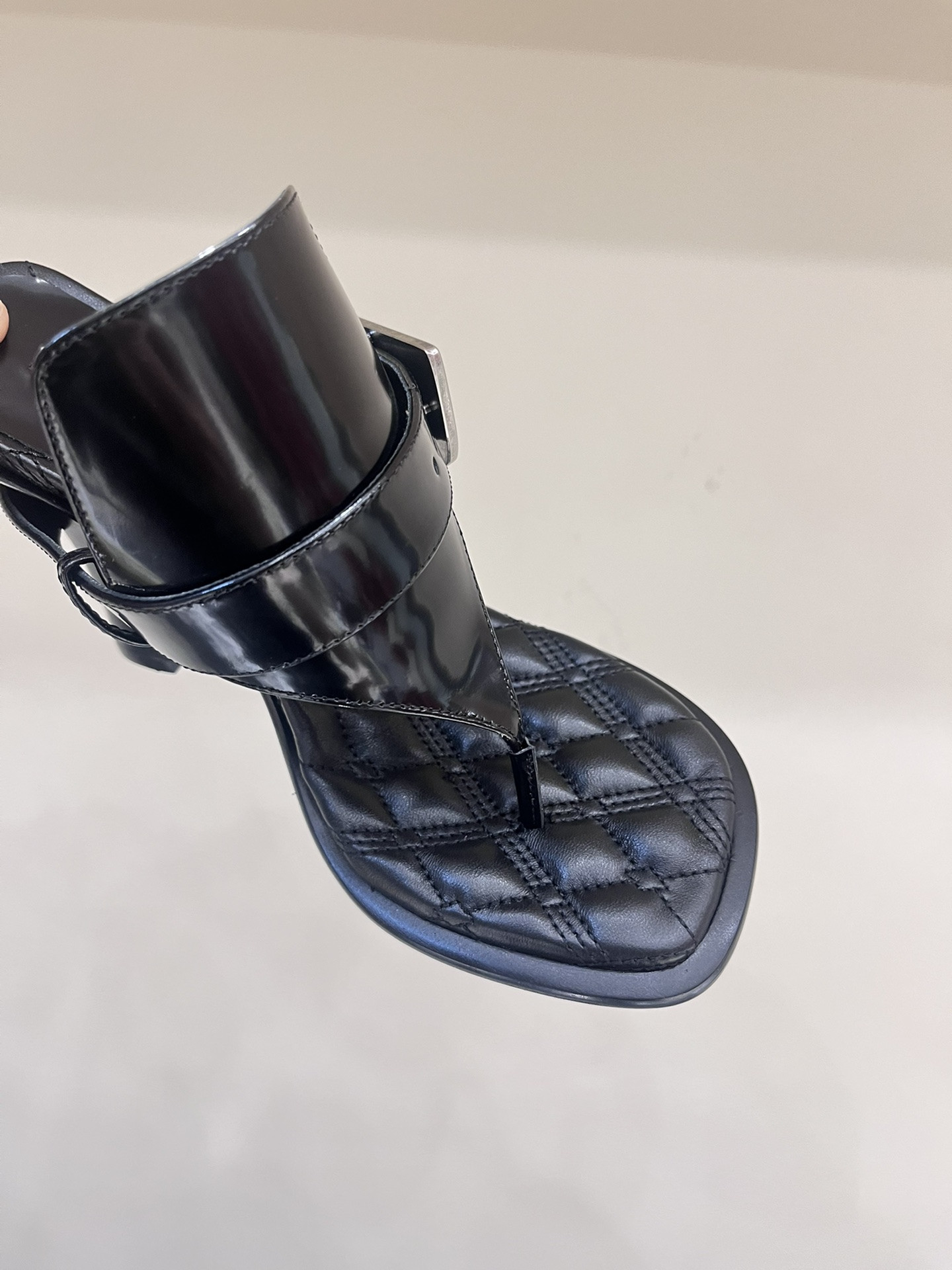 UA Bv*b*rry Slides