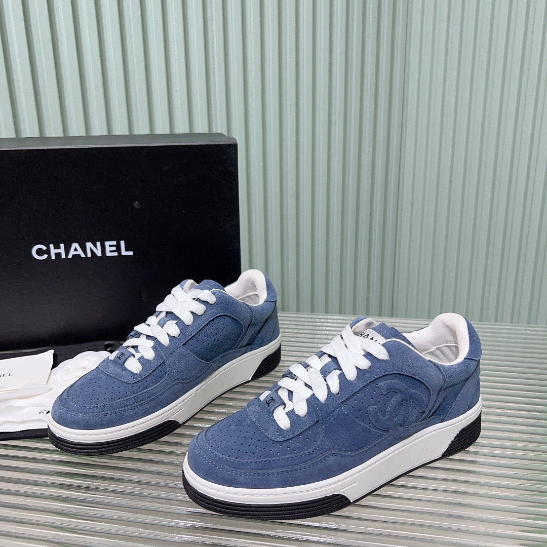 UA Ch**el SNEAKER