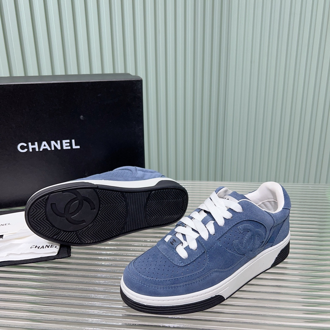 UA Ch**el SNEAKER