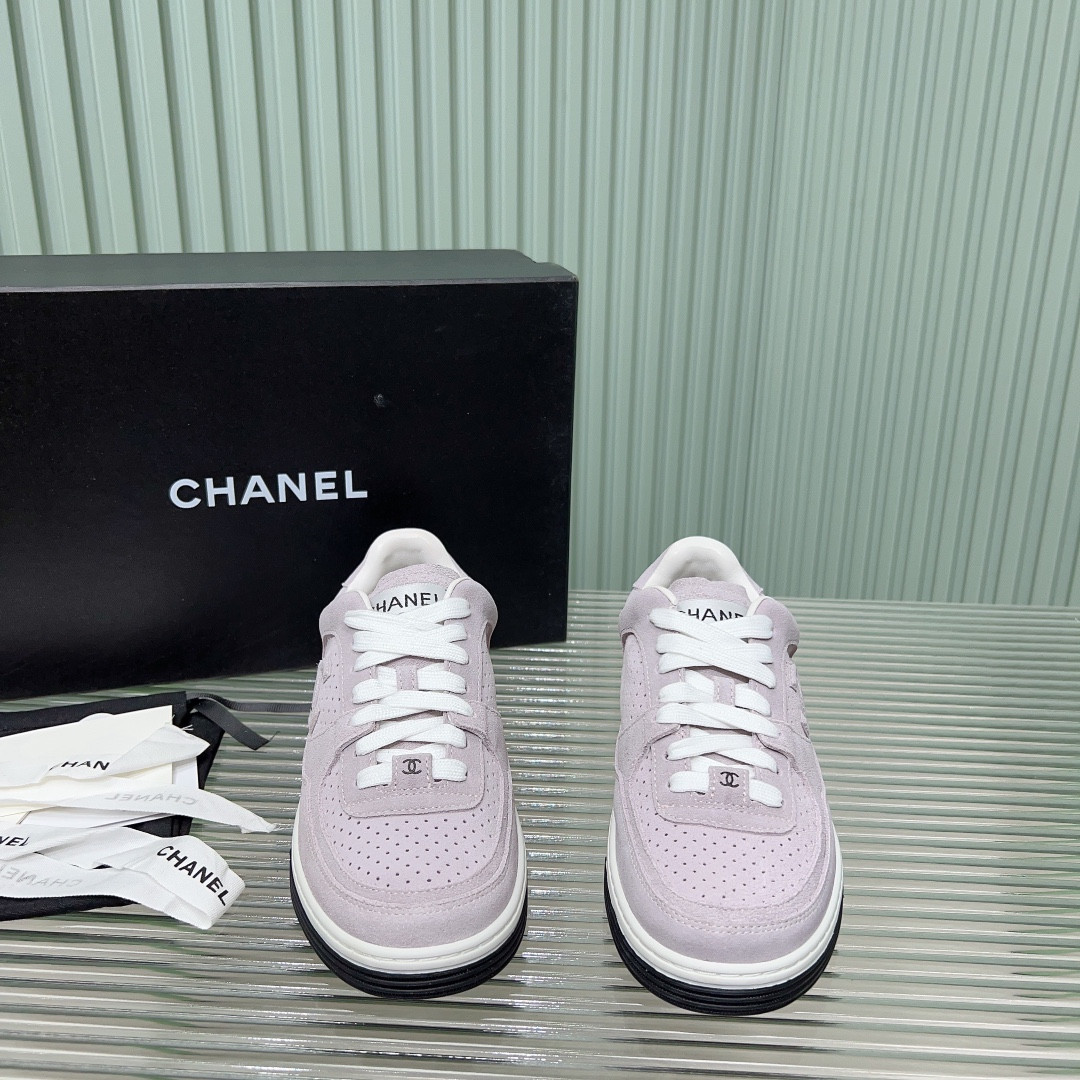 UA Ch**el SNEAKER