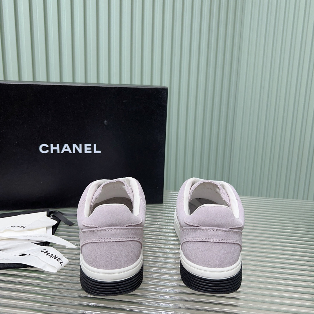 UA Ch**el SNEAKER