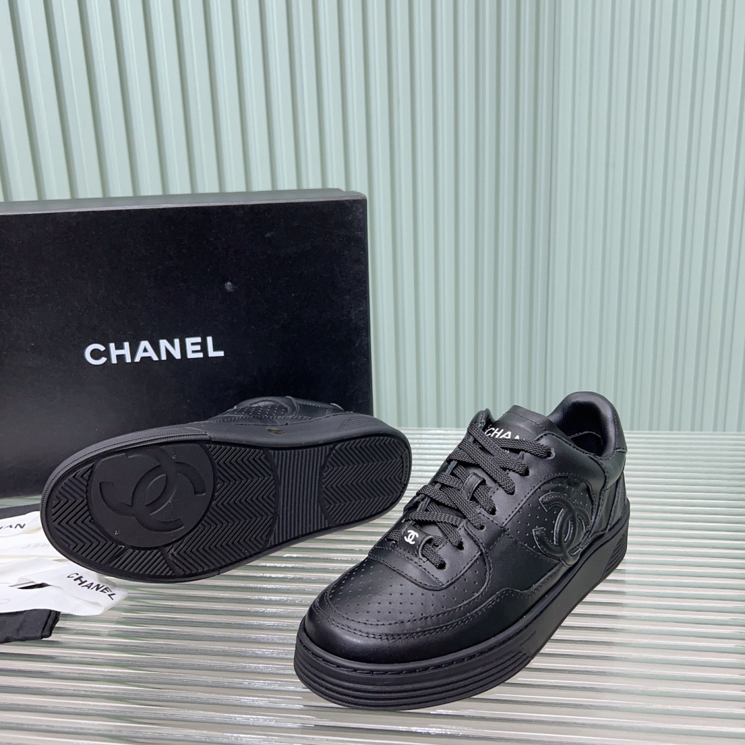UA Ch**el SNEAKER