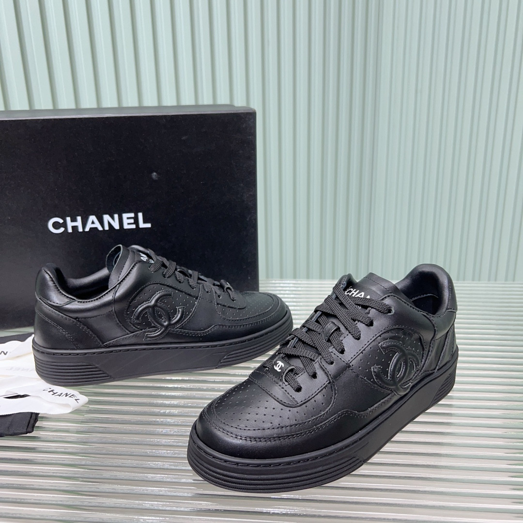 UA Ch**el SNEAKER