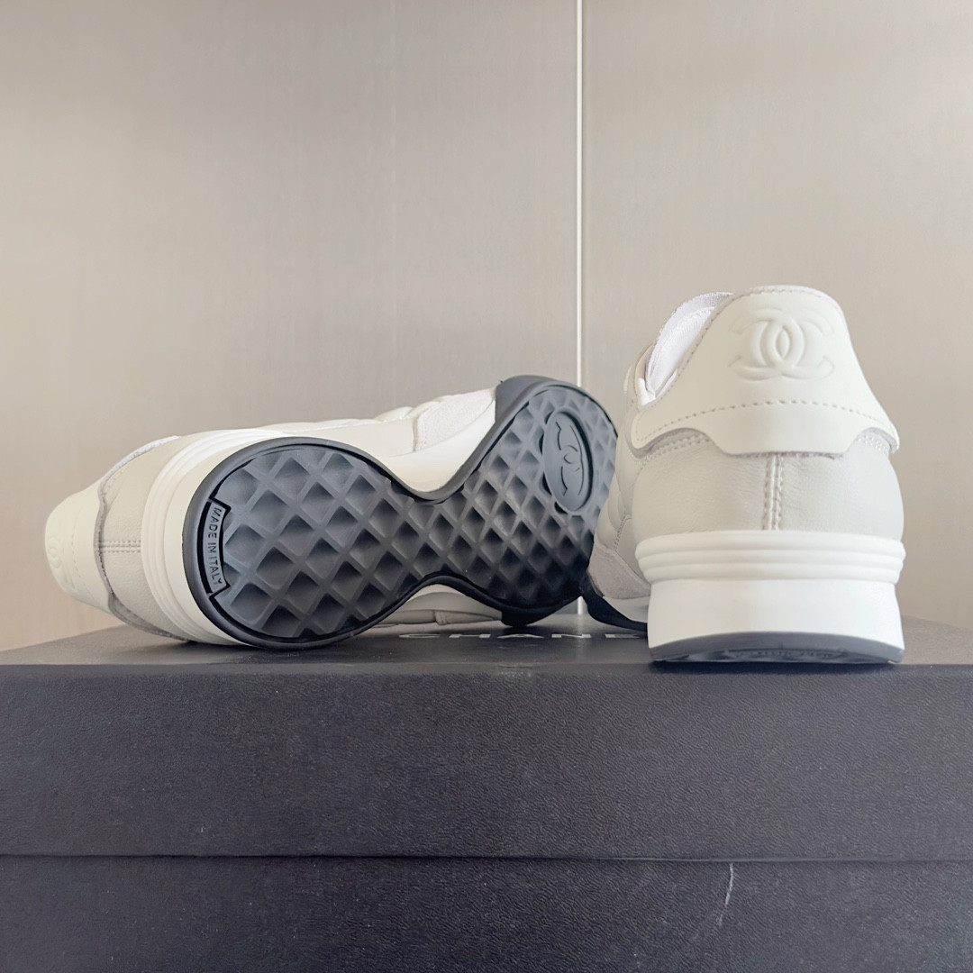 UA Ch**el SNEAKER
