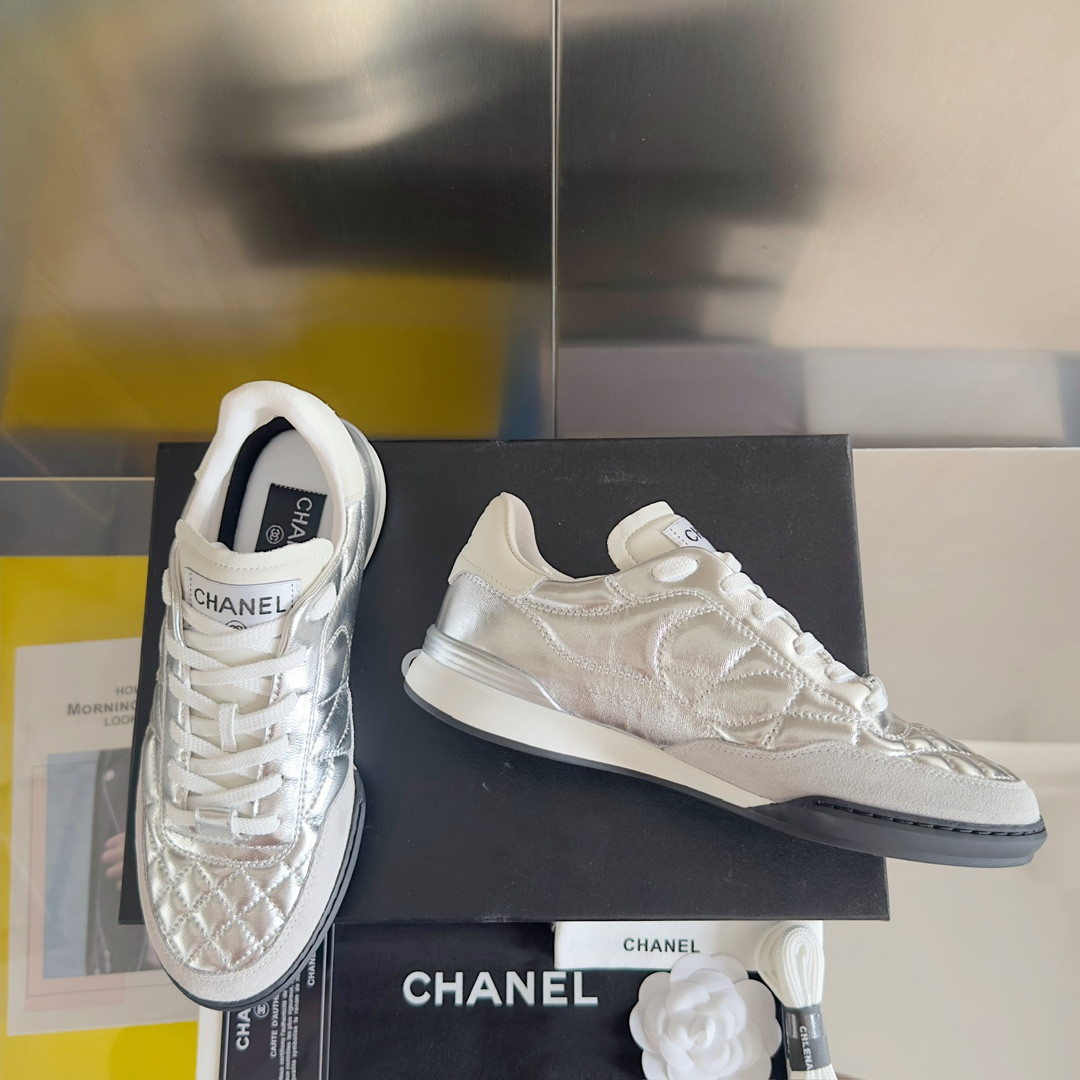 UA Ch**el SNEAKER