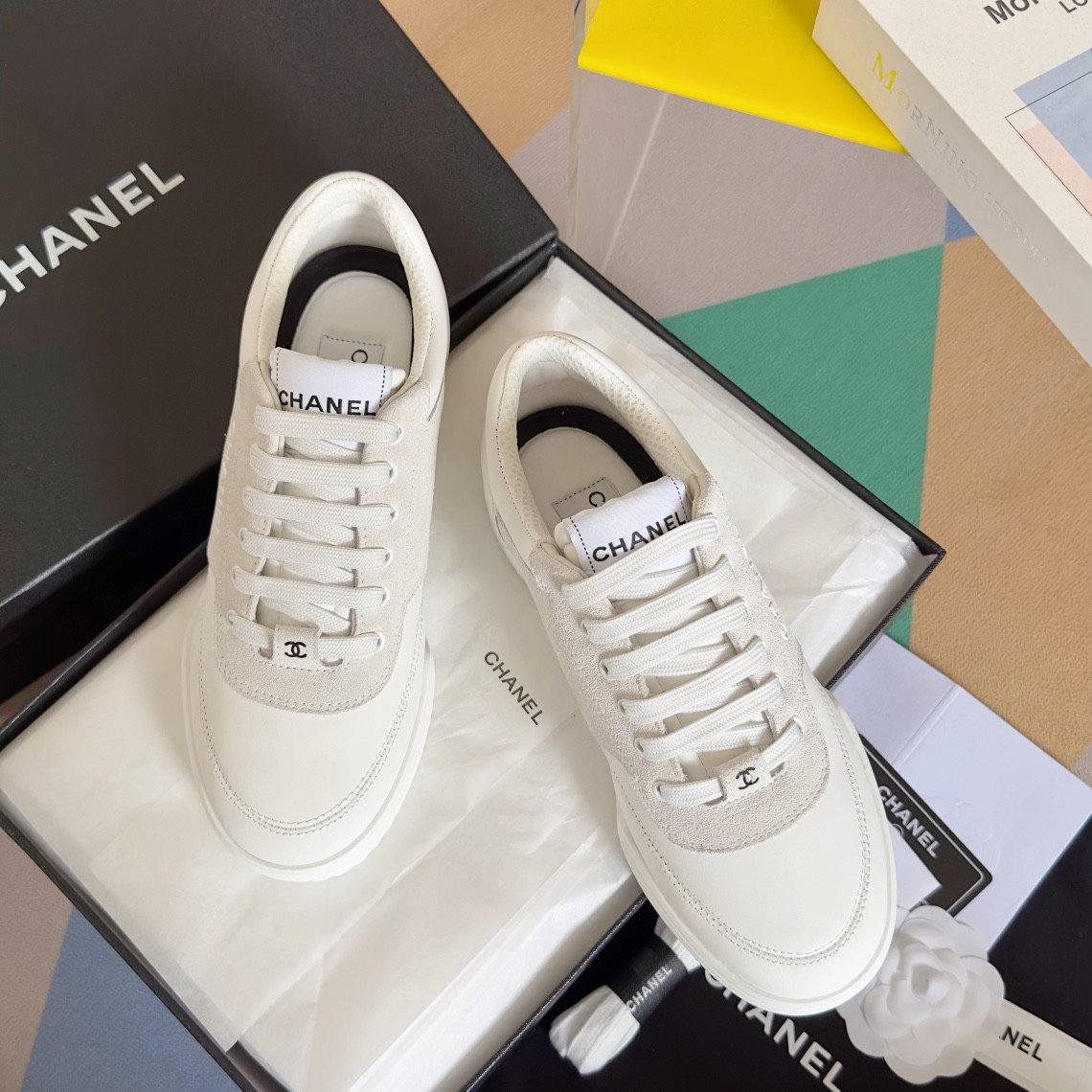 ua Ch**el sneaker