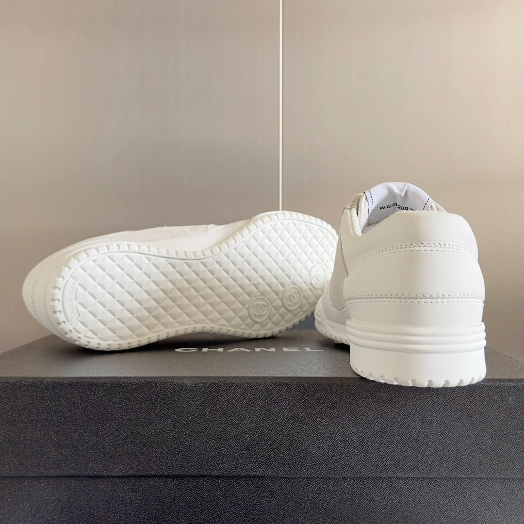 ua Ch**el sneaker