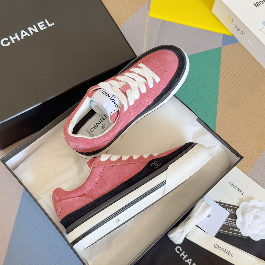 UA Ch**el SNEAKER