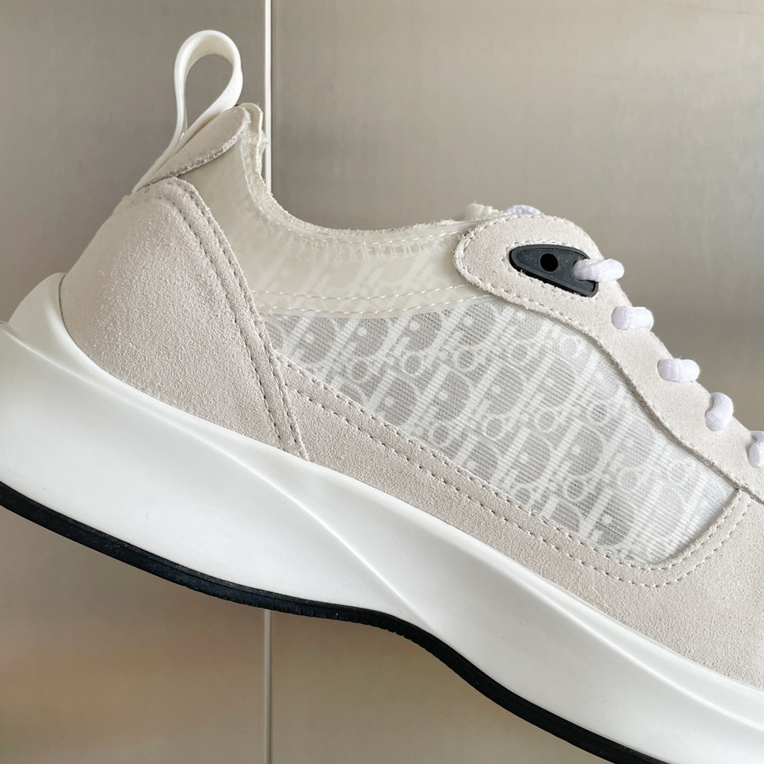 UA D10r B25 Runner Sneaker
