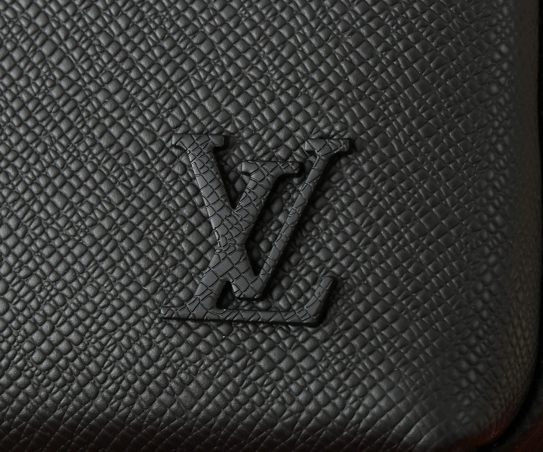LV District M11657 22.5x15.5x7.5CM