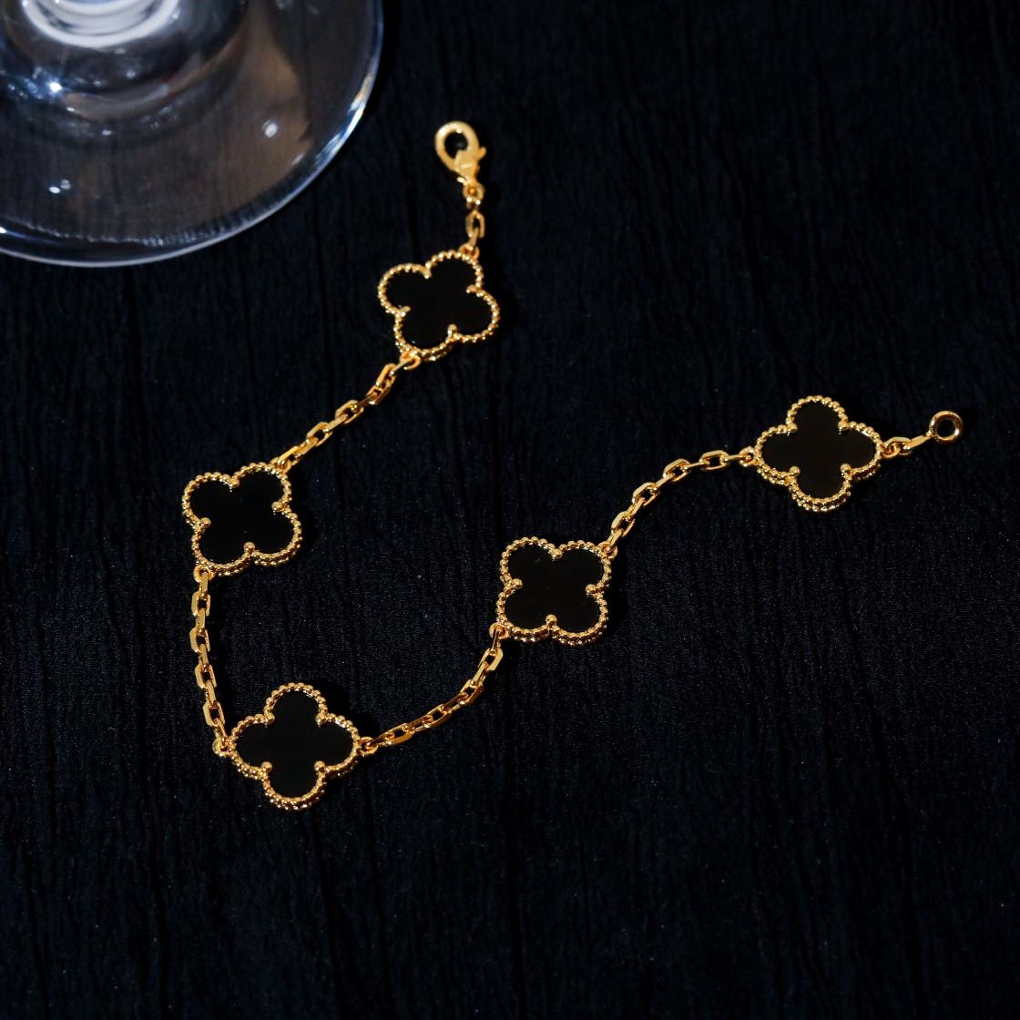 V*n Cl**f & Arpels Vintage Alhambra bracelet, 5 motifs 19cm